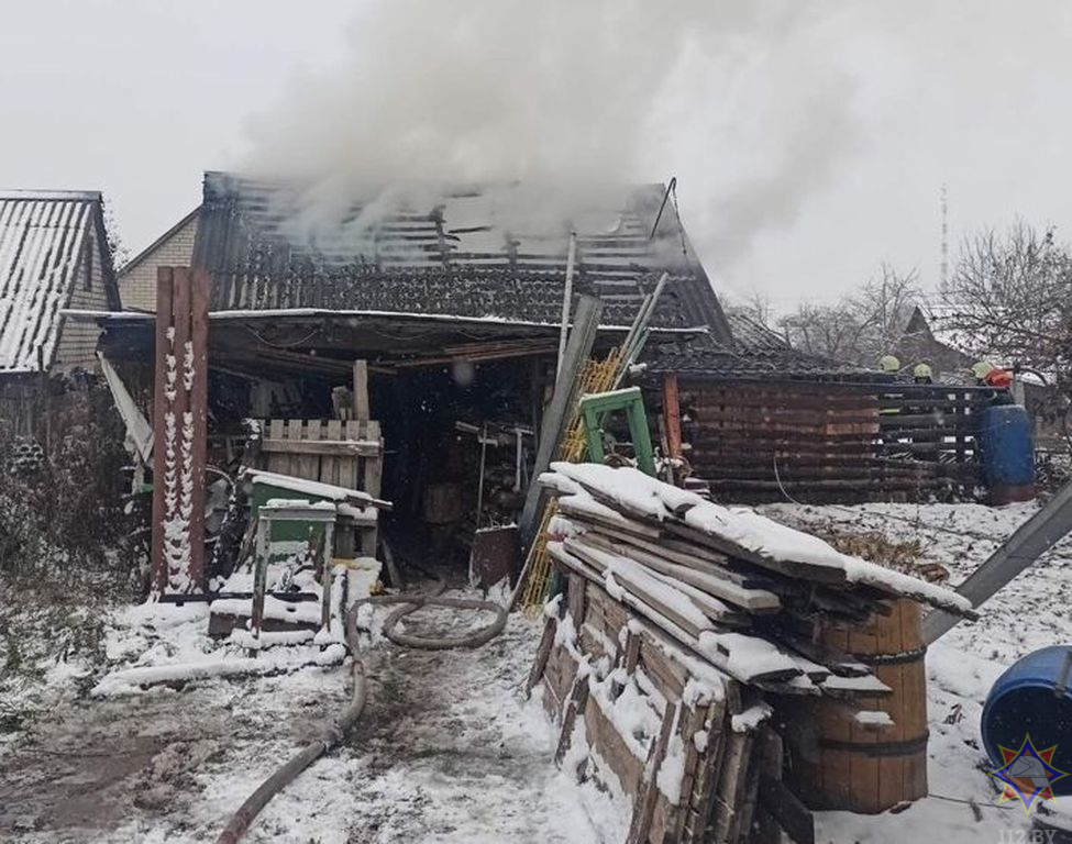 В выходные в Гродненской области горели 2 хозпостройки